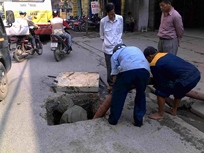 thông tắc bồn cầu hố ga